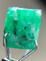 3.30ct Swat Emerald Crystal: A Compact Gem with Rich Natural Color - Image 6