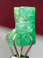 3.87ct Swat Emerald Crystal: A Compact Gem of Natural Elegance - Image 5