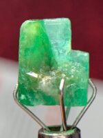 3.87ct Swat Emerald Crystal: A Compact Gem of Natural Elegance - Image 6