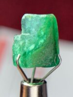 3.87ct Swat Emerald Crystal: A Compact Gem of Natural Elegance - Image 9