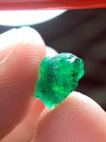 Elegant Panjshir Emerald Crystal – 2.40 Carats of Natural Charm - Image 5