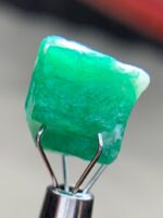 10.15ct Raw Afghan Emerald Crystal: Gemstone Collectors Piece - Image 3