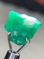 10.15ct Raw Afghan Emerald Crystal: Gemstone Collectors Piece - Image 4