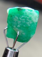 10.15ct Raw Afghan Emerald Crystal: Gemstone Collectors Piece - Image 5