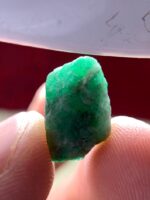 A Rare Gem of Nature: 8.55ct Emerald Crystal from Swat Valley - Image 7