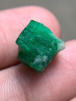 10.15ct Raw Afghan Emerald Crystal: Gemstone Collectors Piece - Image 8