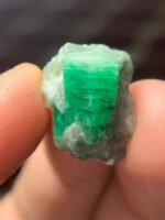 A Brilliant 15.32-Carat Swat Emerald Specimen — Full Gemstone Spotlight - Image 2