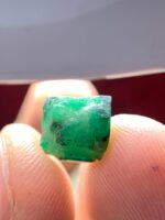 2.60ct Swat Emerald Crystal: Elegant Natural Formation with Vibrant Green Hues - Image 2