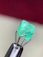 1.25 ct Swat Emerald Crystal: Rich Green Gemstone - Image 2