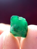 2.60ct Swat Emerald Crystal: Elegant Natural Formation with Vibrant Green Hues - Image 4