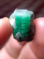 A Brilliant 15.32-Carat Swat Emerald Specimen — Full Gemstone Spotlight - Image 11