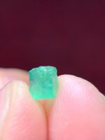 1.25 ct Swat Emerald Crystal: Rich Green Gemstone - Image 4
