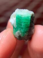 A Brilliant 15.32-Carat Swat Emerald Specimen — Full Gemstone Spotlight - Image 5