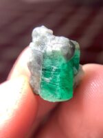 A Brilliant 15.32-Carat Swat Emerald Specimen — Full Gemstone Spotlight - Image 6