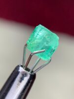 1.25 ct Swat Emerald Crystal: Rich Green Gemstone - Image 7