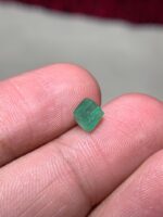 1.25 ct Swat Emerald Crystal: Rich Green Gemstone - Image 9