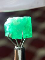A Delicate 7.10-Carat Swat Emerald Crystal — Nature’s Precision in Green - Image 11
