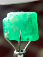 A Delicate 7.10-Carat Swat Emerald Crystal — Nature’s Precision in Green - Image 4