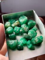 Swat Emerald Rough: 106.58ct Raw Green Crystals Lot - Image 5