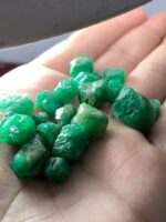Swat Emerald Rough: 106.58ct Raw Green Crystals Lot - Image 6