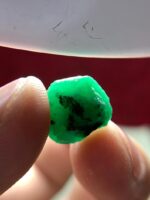 7.24ct Swat Emerald Crystal: Untreated Rough Gemstone from Pakistan - Image 3