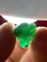 A 5.05ct Laghman Emerald Crystal: Balanced Brilliance in Bold Form - Image 10