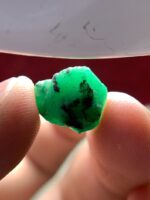 7.24ct Swat Emerald Crystal: Untreated Rough Gemstone from Pakistan - Image 10