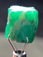 11.84ct Afghan Emerald Crystal: Gemstone for Jewelry Design - Image 3