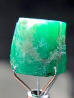 11.84ct Afghan Emerald Crystal: Gemstone for Jewelry Design - Image 4