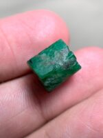 11.84ct Afghan Emerald Crystal: Gemstone for Jewelry Design - Image 9