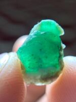 Small but Distinct: A 4.60-Carat Emerald Specimen from Swat Valley - Image 4