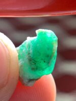 Small but Distinct: A 4.60-Carat Emerald Specimen from Swat Valley - Image 5