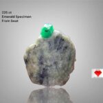 Majestic Swat Emerald: 225-Carat Specimen of Natural Grandeur