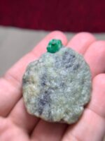 Majestic Swat Emerald: 225-Carat Specimen of Natural Grandeur - Image 3
