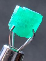 The Elegance of a 1.80ct Swat Emerald: A Gemstone of Timeless Beauty - Image 3