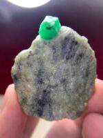 Majestic Swat Emerald: 225-Carat Specimen of Natural Grandeur - Image 7