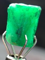 Lush and Lustrous: 3.73ct Swat Emerald Crystal - Image 2