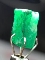 Lush and Lustrous: 3.73ct Swat Emerald Crystal - Image 3