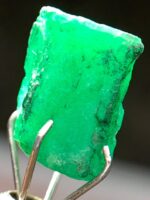 Lush and Lustrous: 3.73ct Swat Emerald Crystal - Image 7