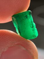 Lush and Lustrous: 3.73ct Swat Emerald Crystal - Image 9