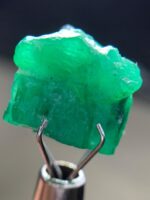 Natural Elegance: 7.82ct Swat Emerald Crystal with Striking Form - Image 2