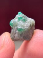 Exploring the Beauty of a 11.00 ct Emerald Crystal from Swat - Image 3