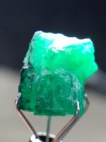 Natural Elegance: 7.82ct Swat Emerald Crystal with Striking Form - Image 4