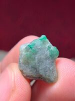 Exploring the Beauty of a 11.00 ct Emerald Crystal from Swat - Image 5
