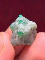 Exploring the Beauty of a 11.00 ct Emerald Crystal from Swat - Image 9