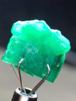Natural Elegance: 7.82ct Swat Emerald Crystal with Striking Form - Image 10
