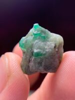 Exploring the Beauty of a 11.00 ct Emerald Crystal from Swat - Image 10