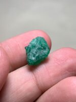 The 8.40 ct Emerald Crystal from Swat: A Vibrant Green Treasure - Image 3