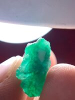 The 8.40 ct Emerald Crystal from Swat: A Vibrant Green Treasure - Image 7