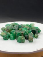 78.54ct Emerald Rough Lot: Raw Green Crystals for Collectors & Creators (9x10x9mm Avg) - Image 9